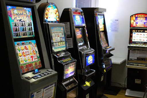 Articolo che tratta di come funzionano le slot machine da bar e online