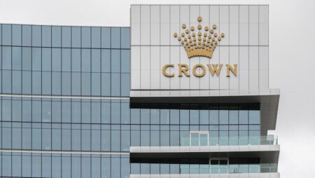 Blackstone modifica l’acquisizione di Crown: problemi in vista?