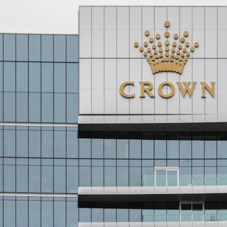 Blackstone modifica l’acquisizione di Crown: problemi in vista?