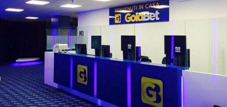 Centro GoldBet Casino con operatori.