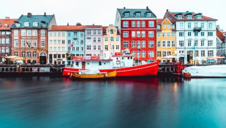 Nuove leggi sull’identità in Danimarca e le scommesse fisiche crollano